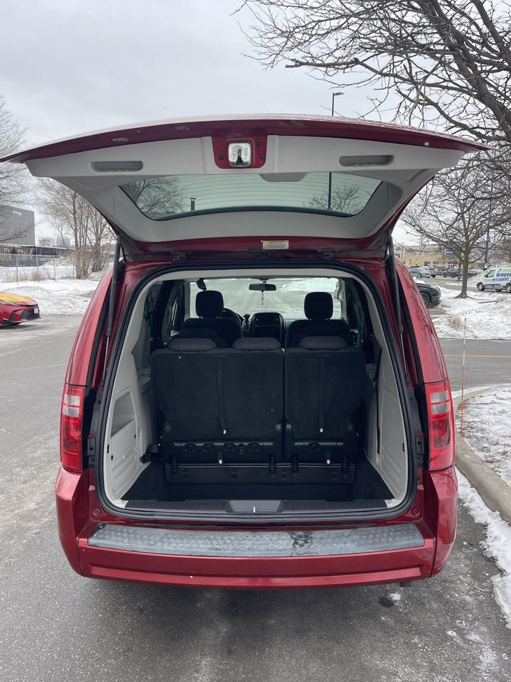 2009 Dodge Grand Caravan SE  STOW N GO   ONLY 168,000 KMS Photo