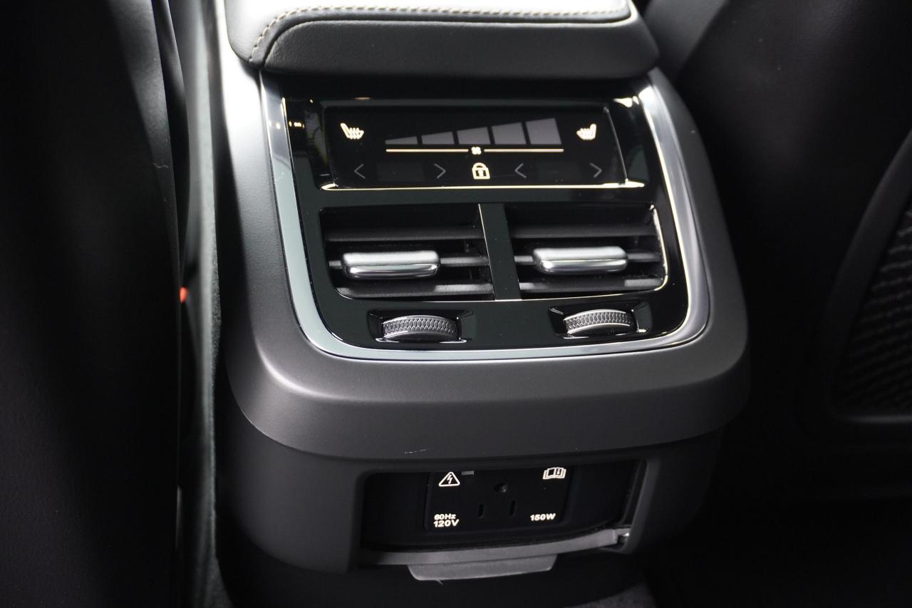 2019 Volvo V60 R-DESIGN / T6 AWD / NO ACCIDENTS / IMMACULATE CAR Photo