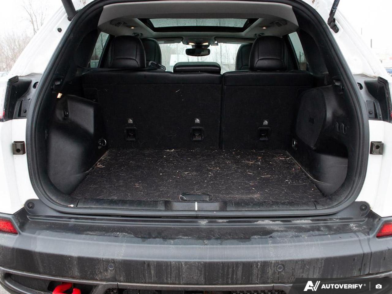 2022 Jeep Cherokee Trailhawk Sun and Sound Group Photo