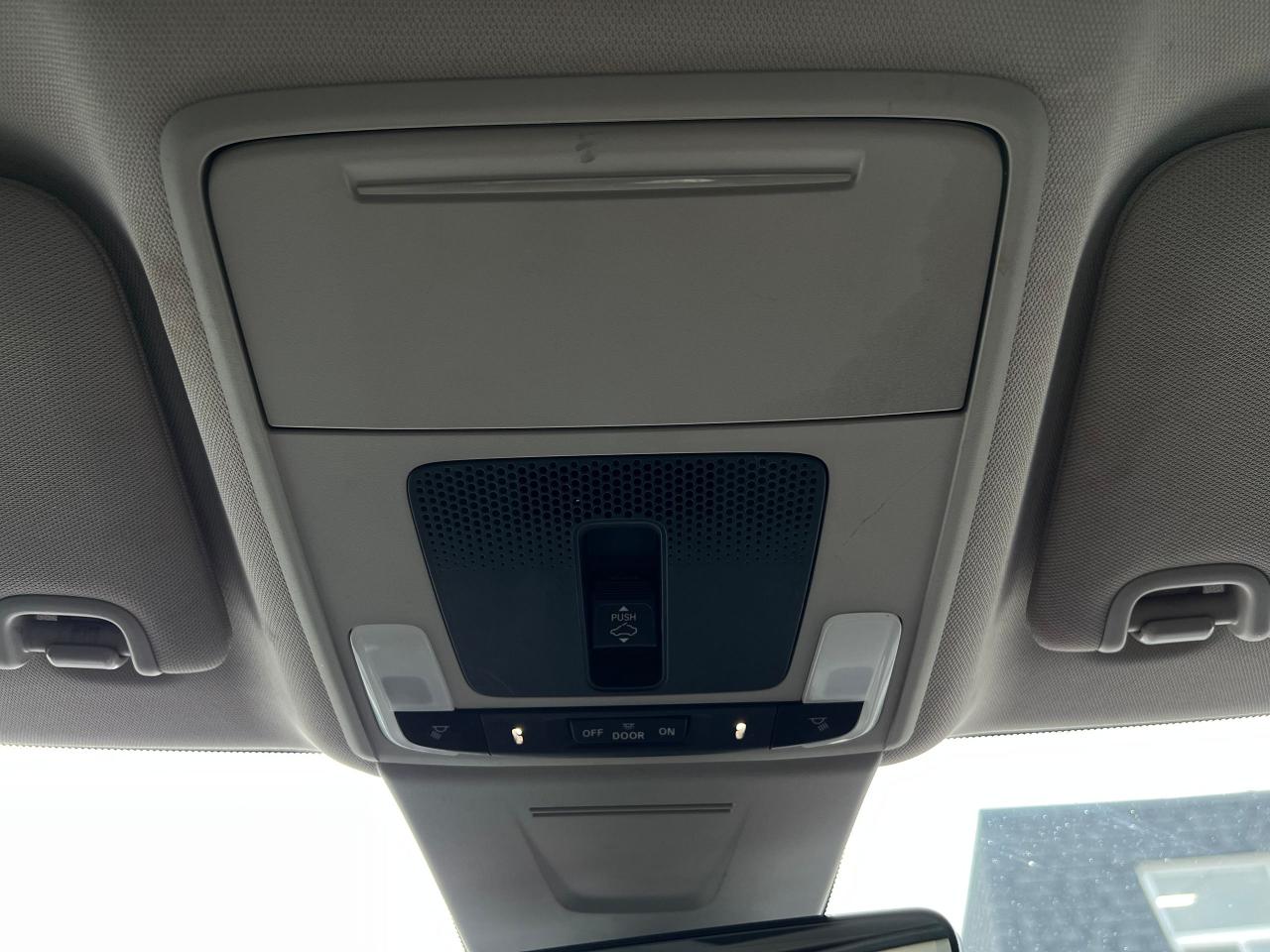 2022 Honda Civic Touring NO ACCIDENTS FULLY LOADED BLINDSPOT Photo