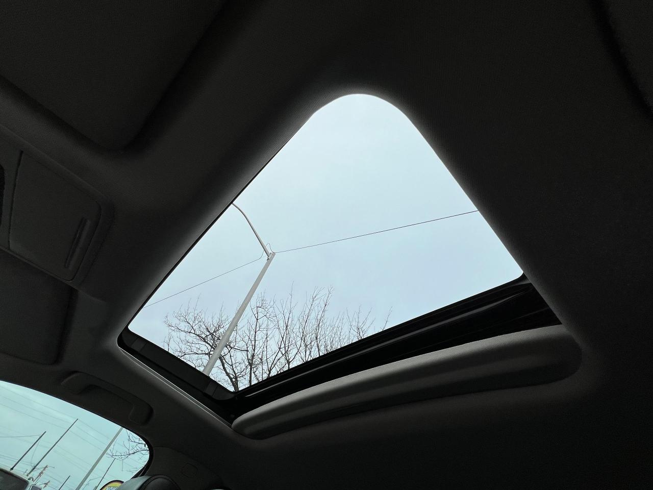 2022 Honda Civic Touring NO ACCIDENTS FULLY LOADED BLINDSPOT Photo