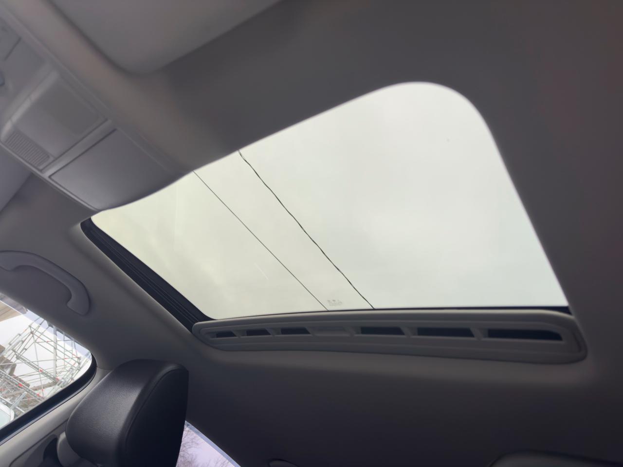 2018 Volkswagen Passat FINANCING AVAILABLE Photo14