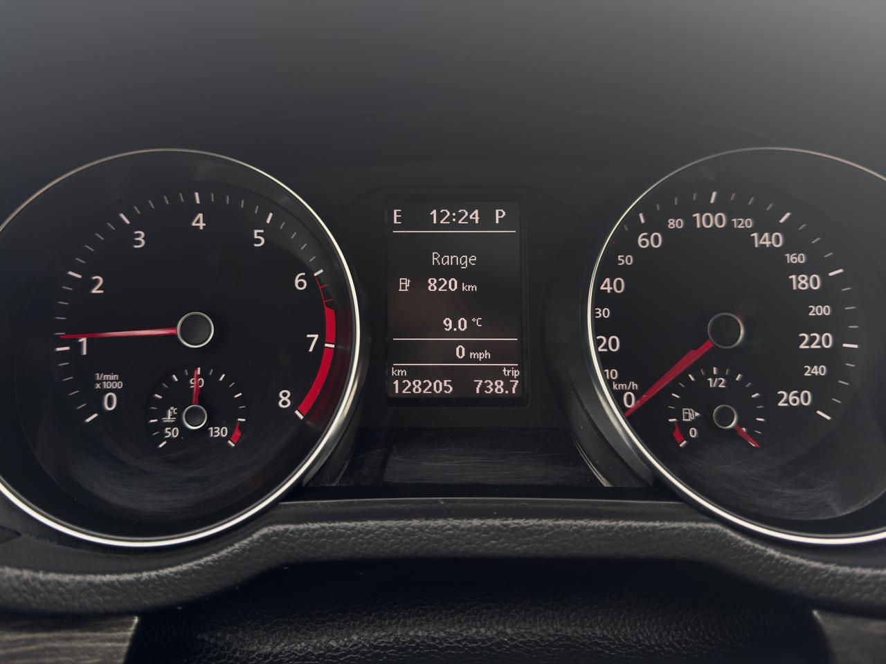 2018 Volkswagen Passat FINANCING AVAILABLE Photo11
