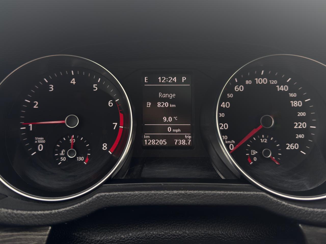 2018 Volkswagen Passat FINANCING AVAILABLE Photo11