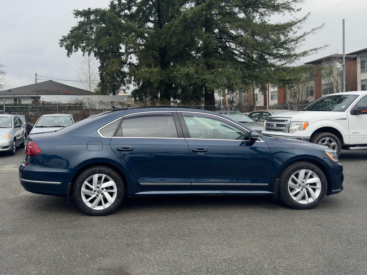 2018 Volkswagen Passat FINANCING AVAILABLE Photo4