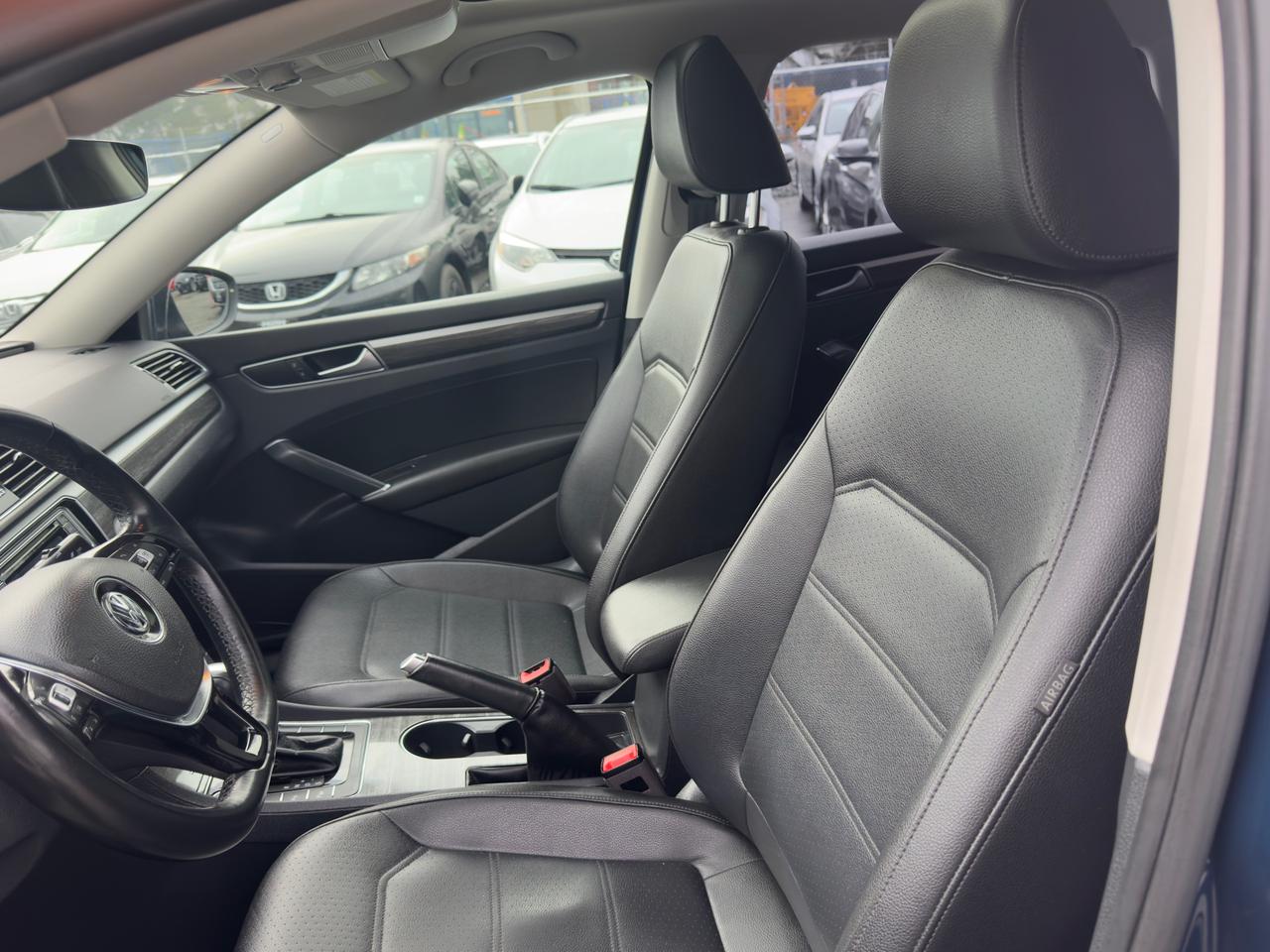 2018 Volkswagen Passat FINANCING AVAILABLE Photo9