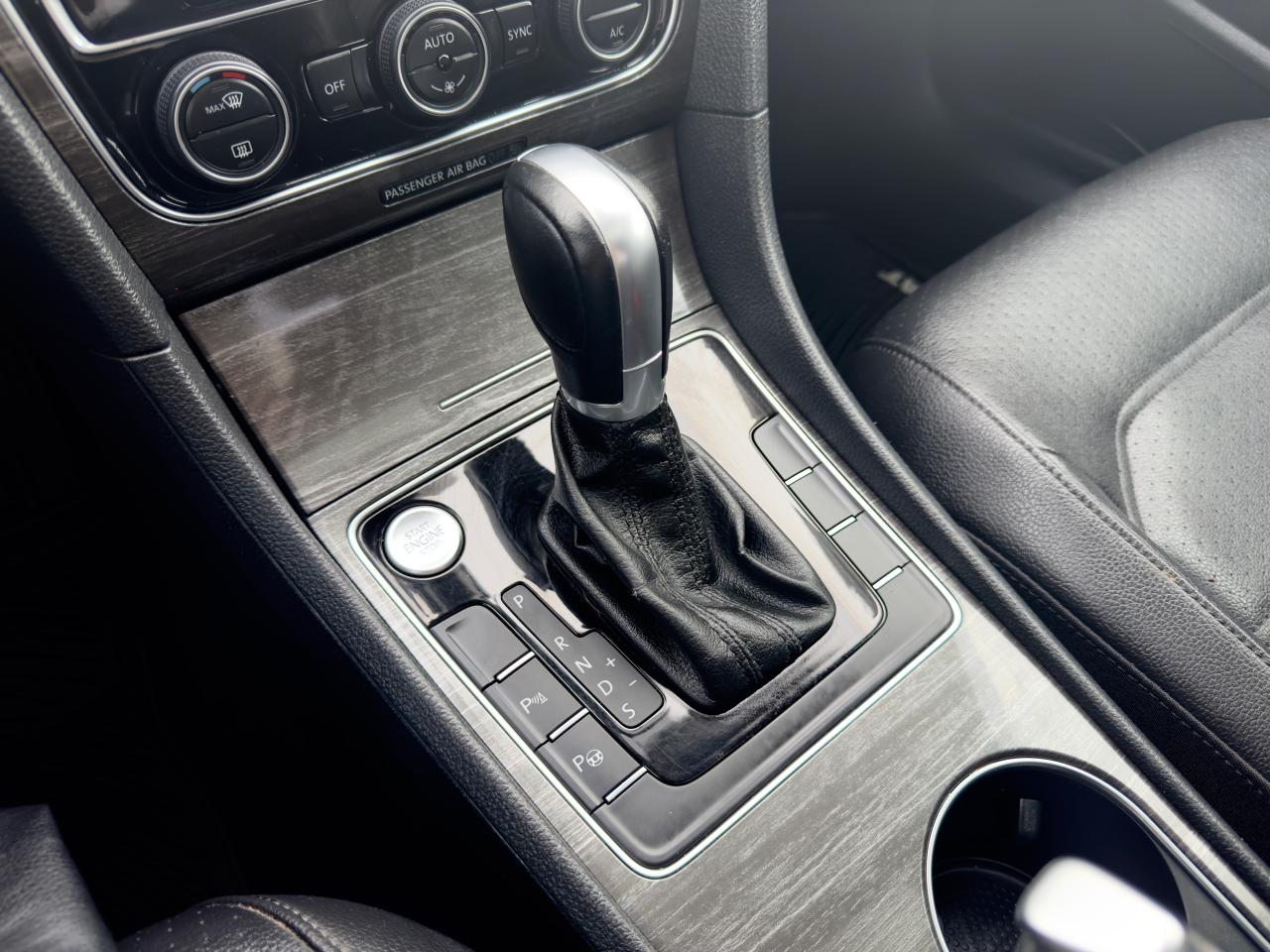 2018 Volkswagen Passat FINANCING AVAILABLE Photo12