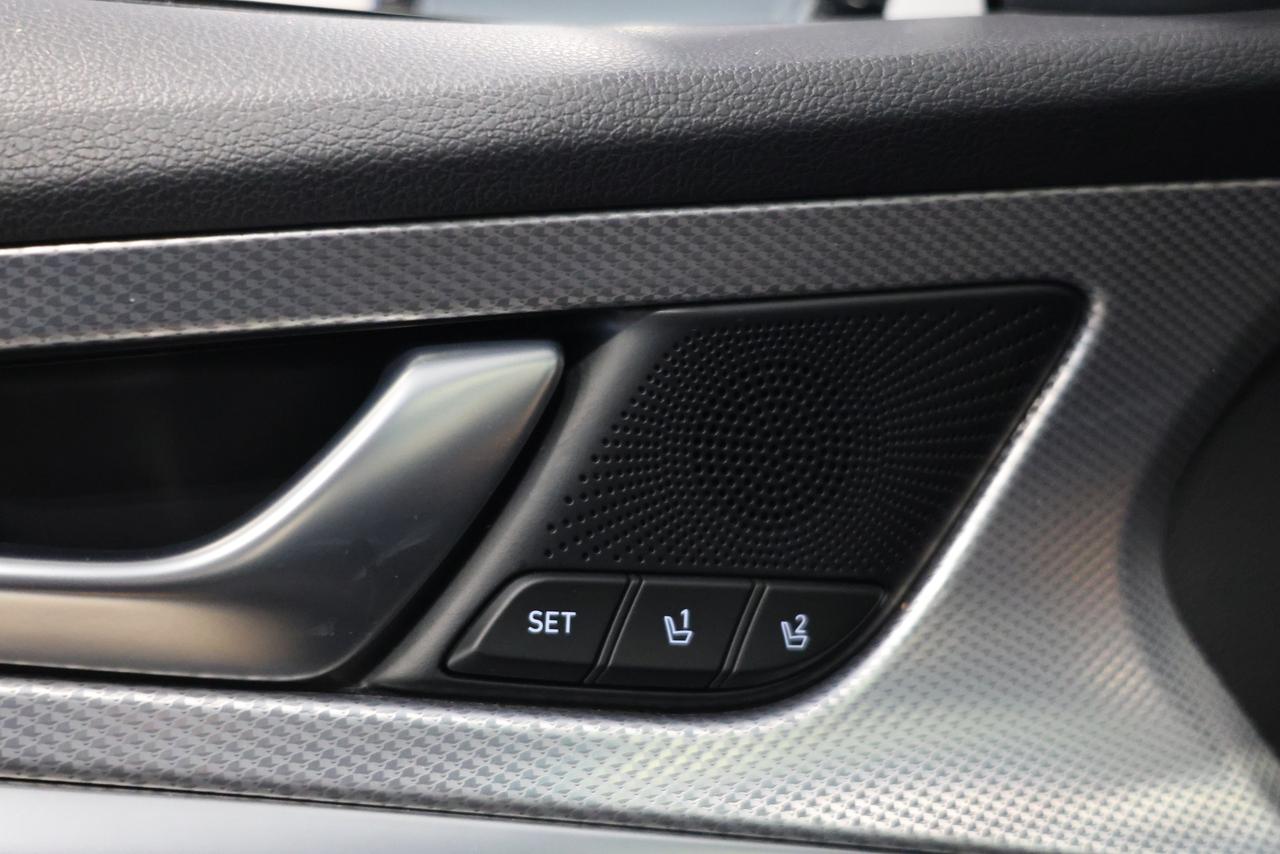 2022 Genesis G70 2.0T AWD - SUNROOF|NAVI|CAMERA|BLINDSPOT|LANEKEEP Photo