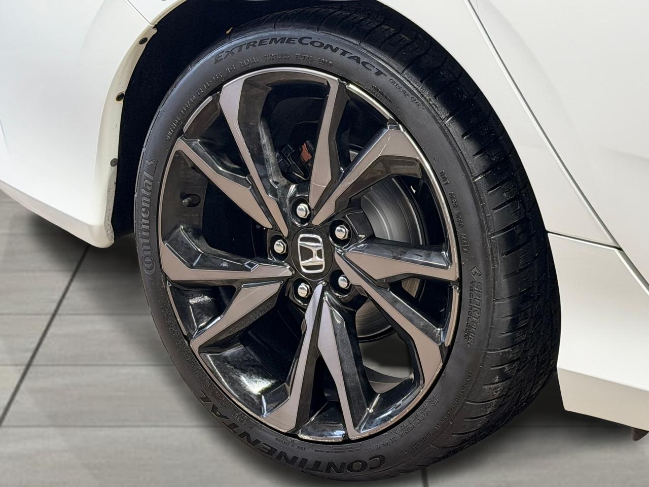 2019 Honda Civic Sport+Roof+Camera+Heated Seats+CLEAN CARFAX Photo