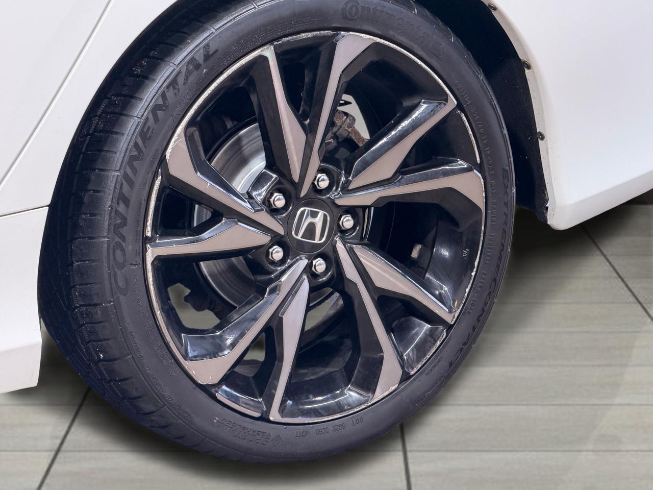 2019 Honda Civic Sport+Roof+Camera+Heated Seats+CLEAN CARFAX Photo