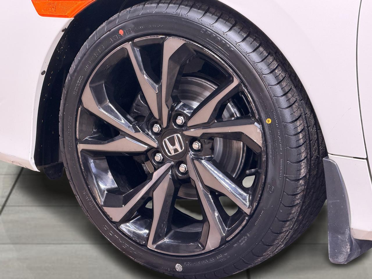 2019 Honda Civic Sport+Roof+Camera+Heated Seats+CLEAN CARFAX Photo