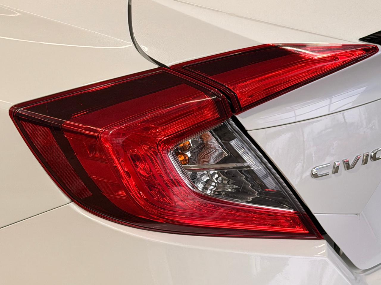 2019 Honda Civic Sport+Roof+Camera+Heated Seats+CLEAN CARFAX Photo