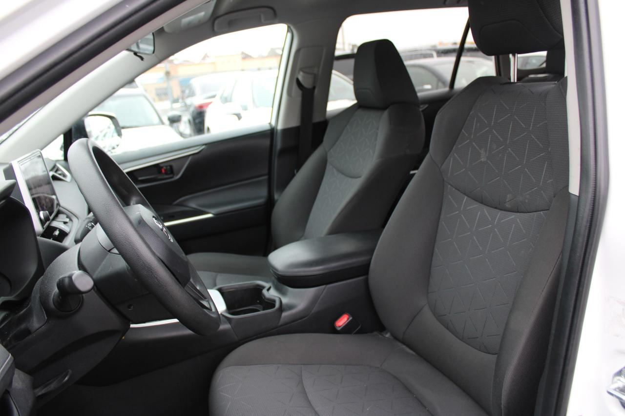 2024 Toyota RAV4 LE Photo