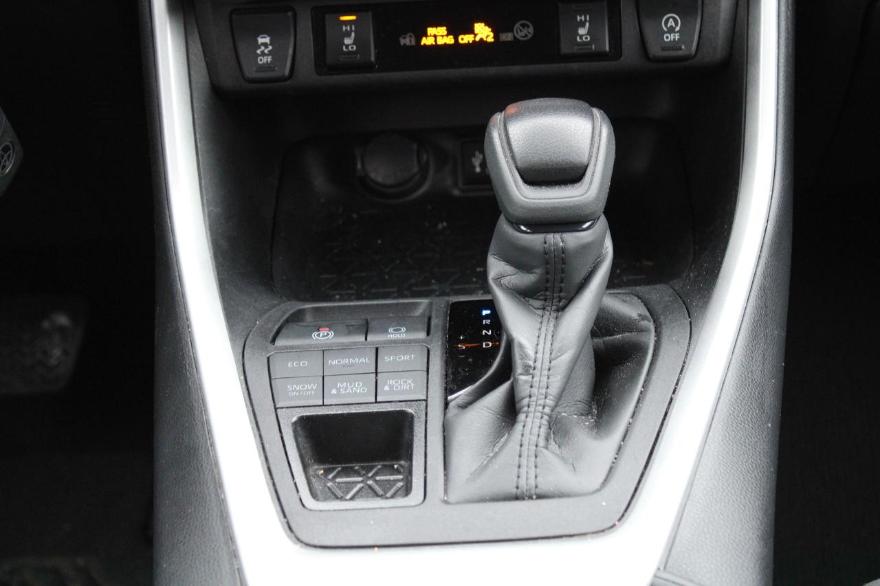 2024 Toyota RAV4 LE Photo