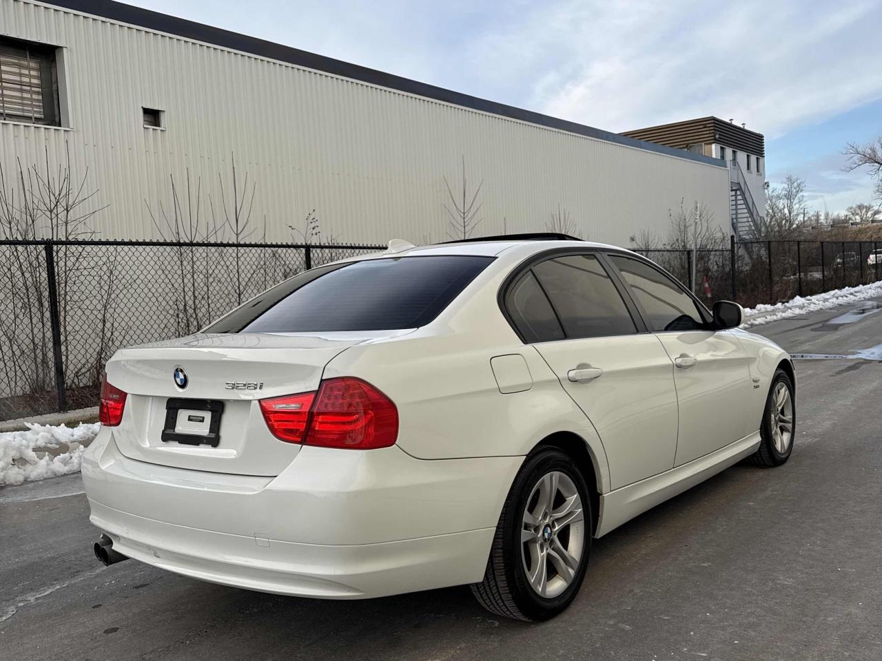 2011 BMW 3 Series 328i xDrive Photo3