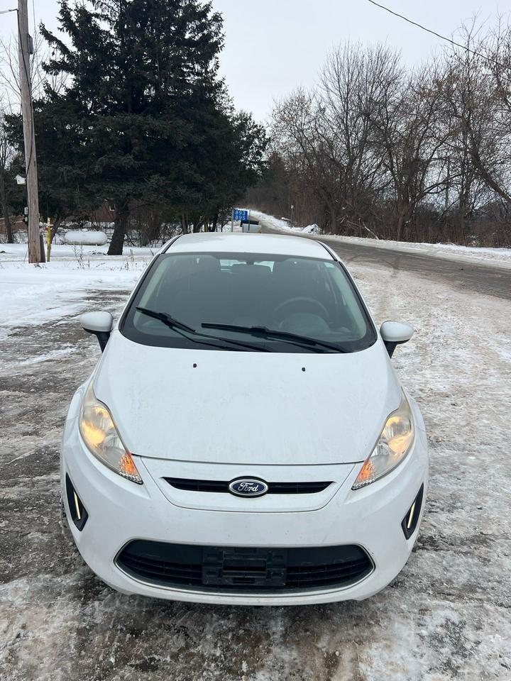 2012 Ford Fiesta SE - Photo #1