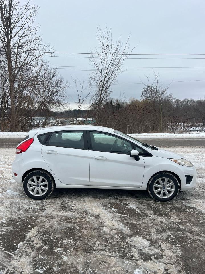 2012 Ford Fiesta SE Photo