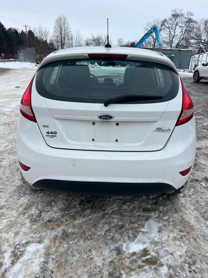 2012 Ford Fiesta SE Photo4