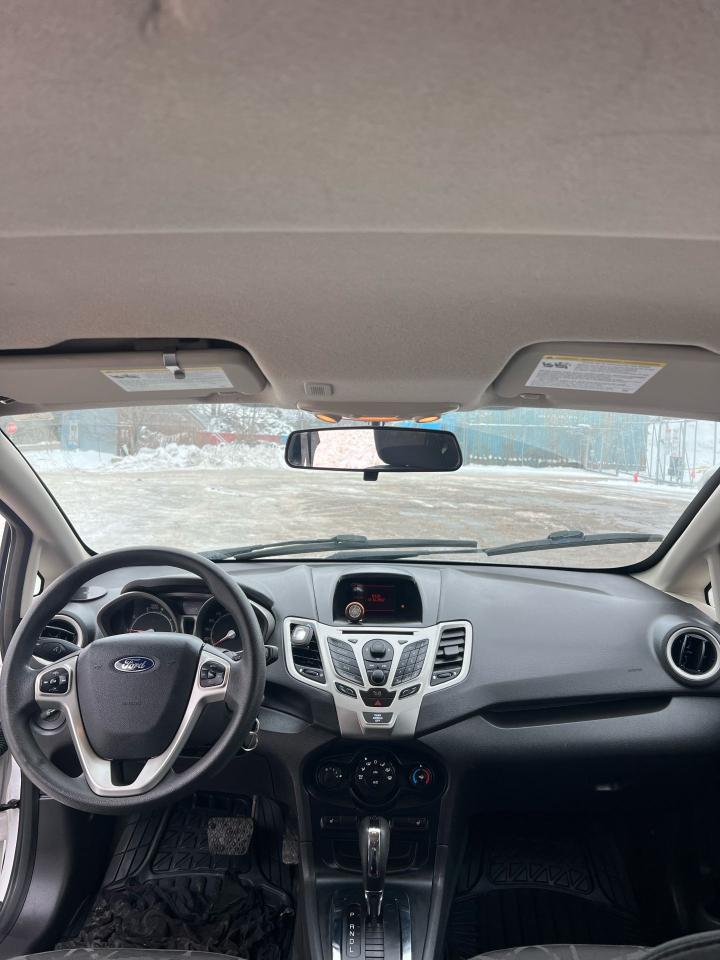 2012 Ford Fiesta SE Photo