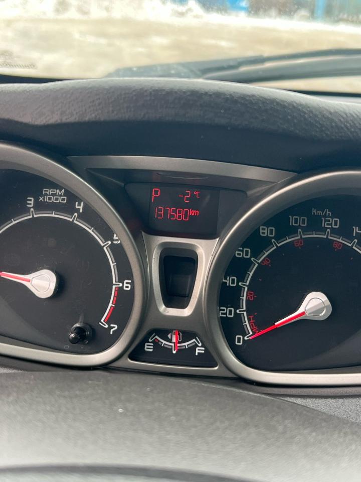 2012 Ford Fiesta SE Photo