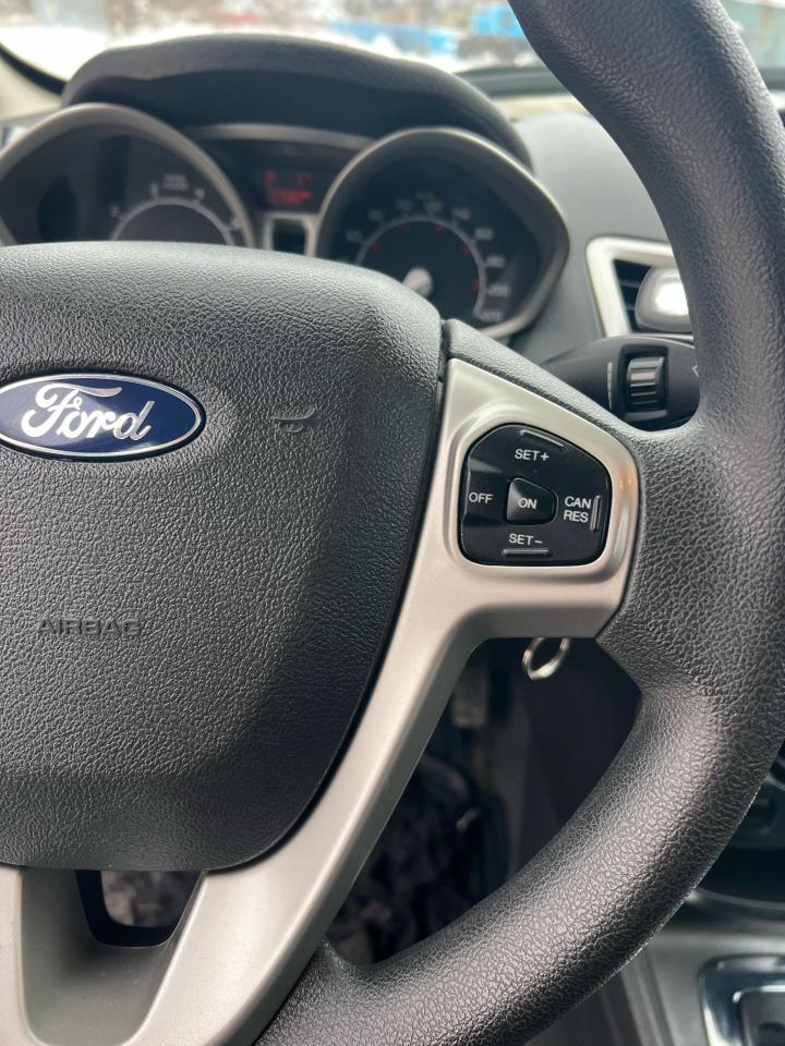 2012 Ford Fiesta SE Photo