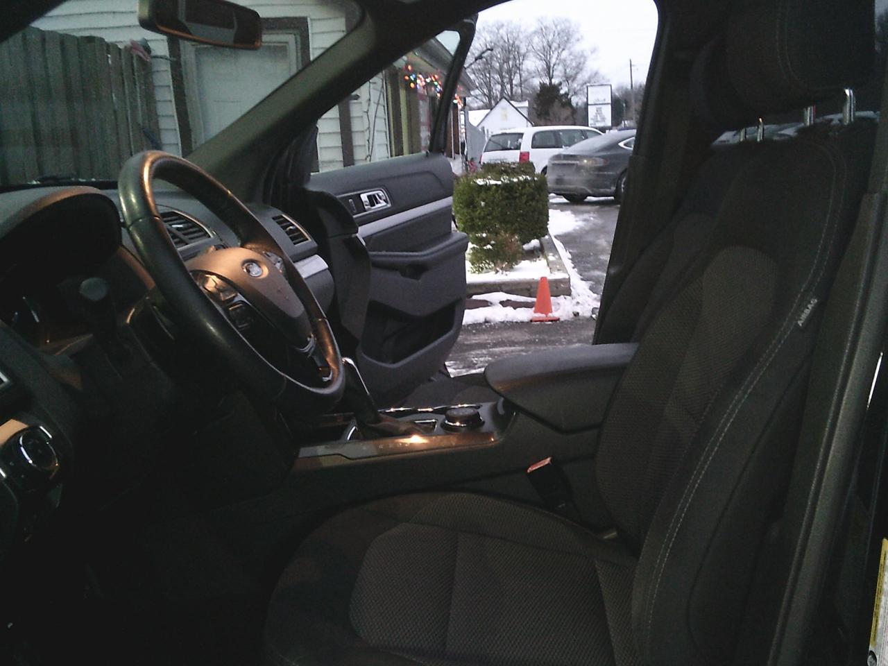 2017 Ford Explorer 4WD 4dr XLT 7 PASS Photo