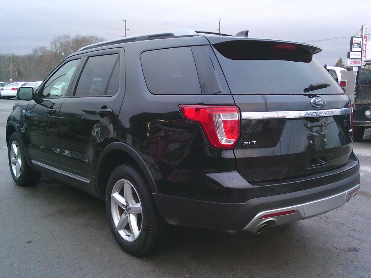 2017 Ford Explorer 4WD 4dr XLT 7 PASS Photo