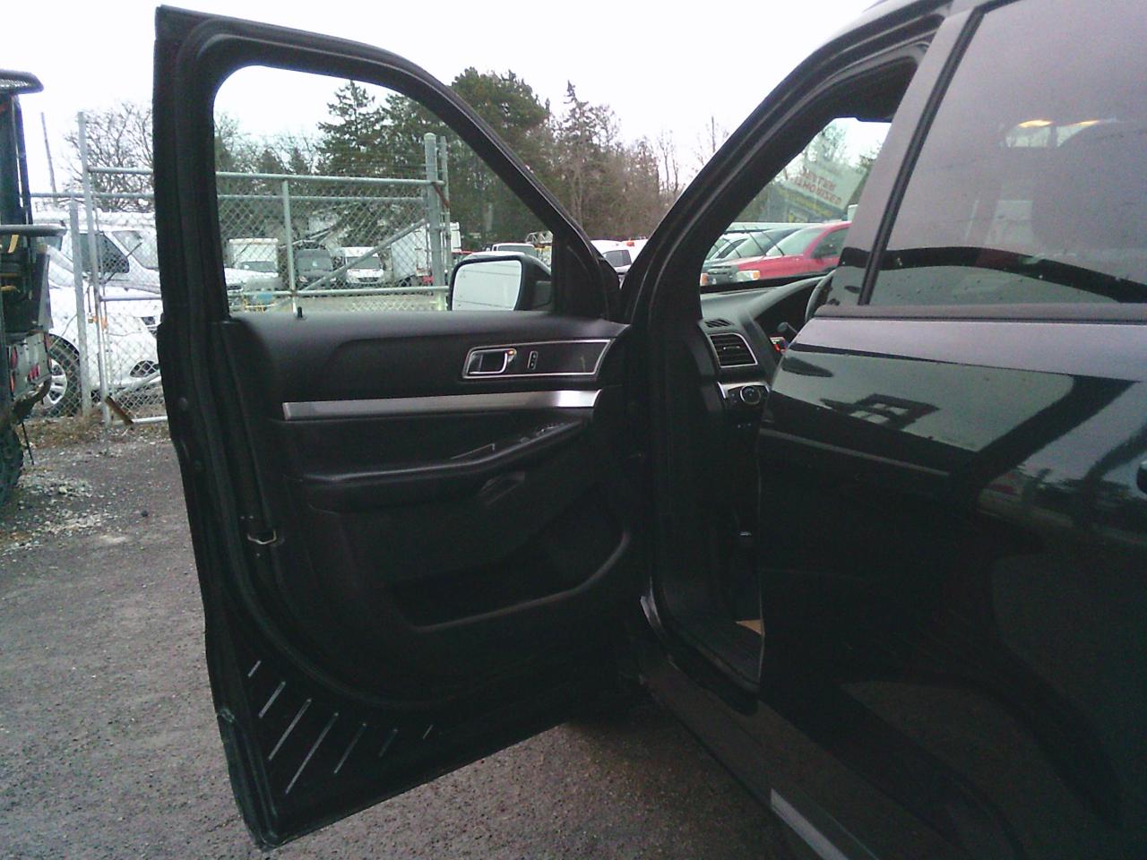 2017 Ford Explorer 4WD 4dr XLT 7 PASS Photo