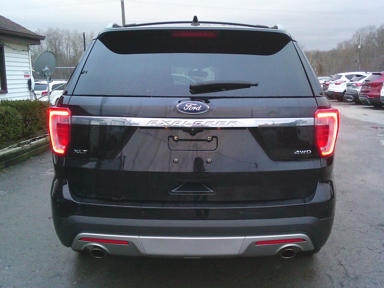 2017 Ford Explorer 4WD 4dr XLT 7 PASS Photo