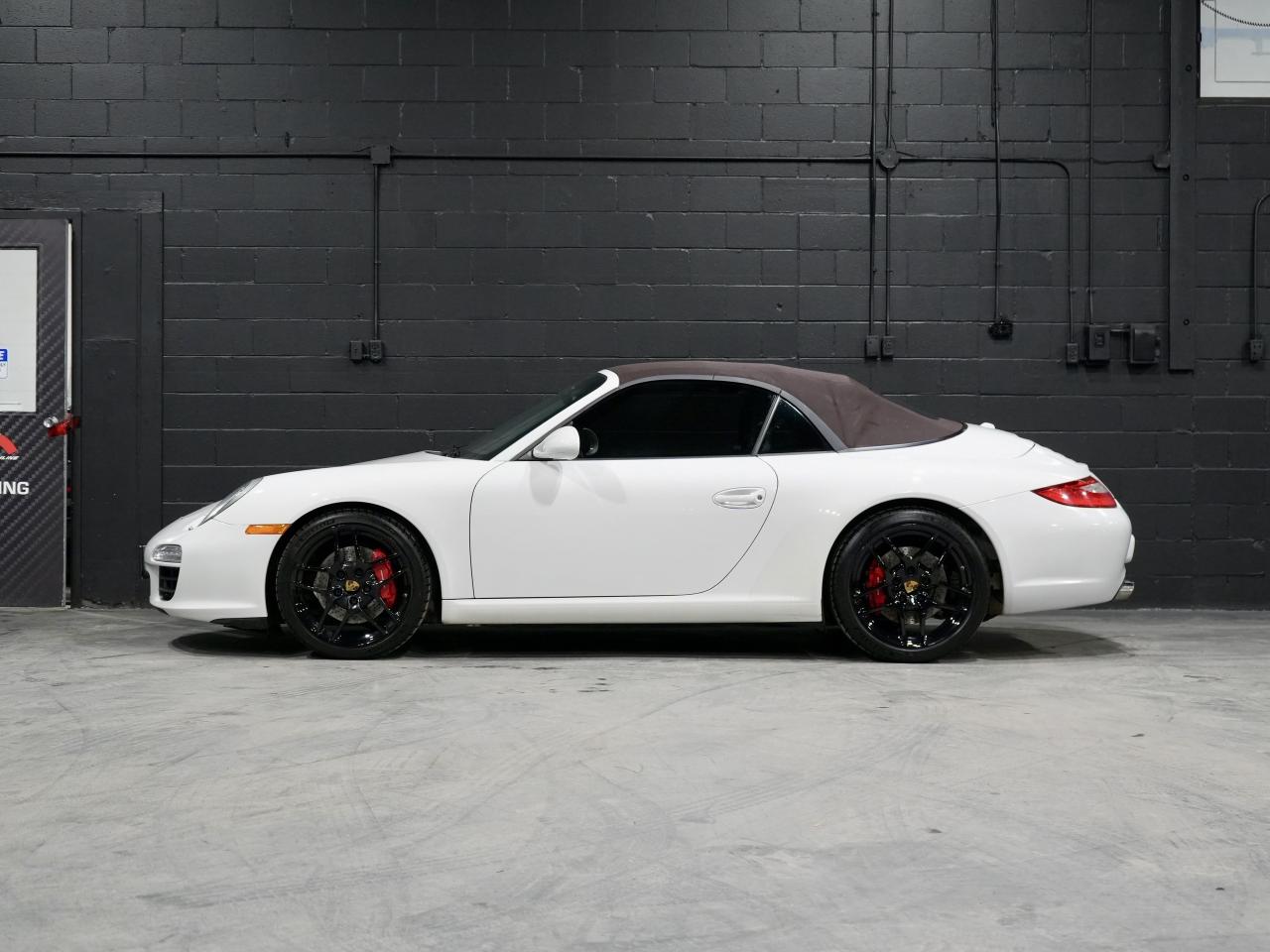 2010 Porsche 911 2dr Cabriolet Carrera S/BOSE/NAV/NO ACCIDENT Photo