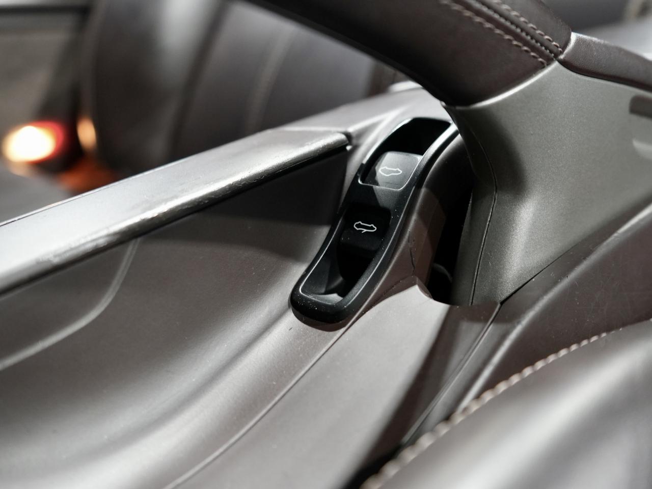 2010 Porsche 911 2dr Cabriolet Carrera S/BOSE/NAV/NO ACCIDENT Photo