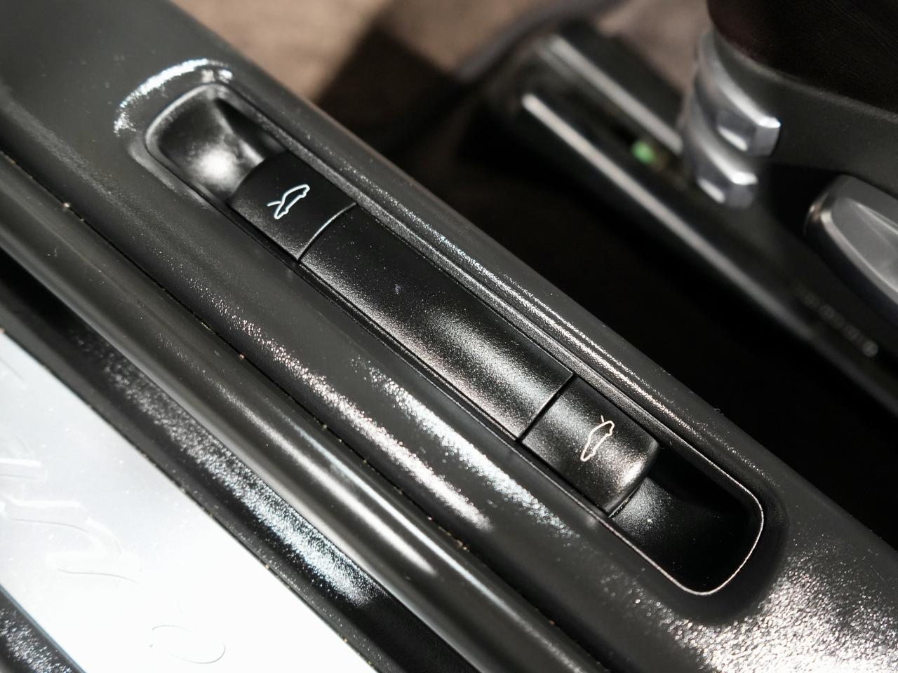 2010 Porsche 911 2dr Cabriolet Carrera S/BOSE/NAV/NO ACCIDENT Photo