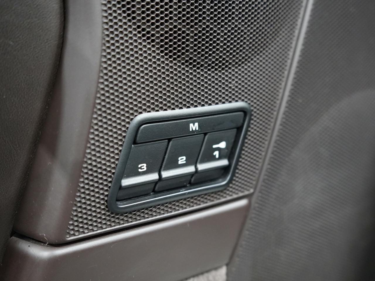 2010 Porsche 911 2dr Cabriolet Carrera S/BOSE/NAV/NO ACCIDENT Photo