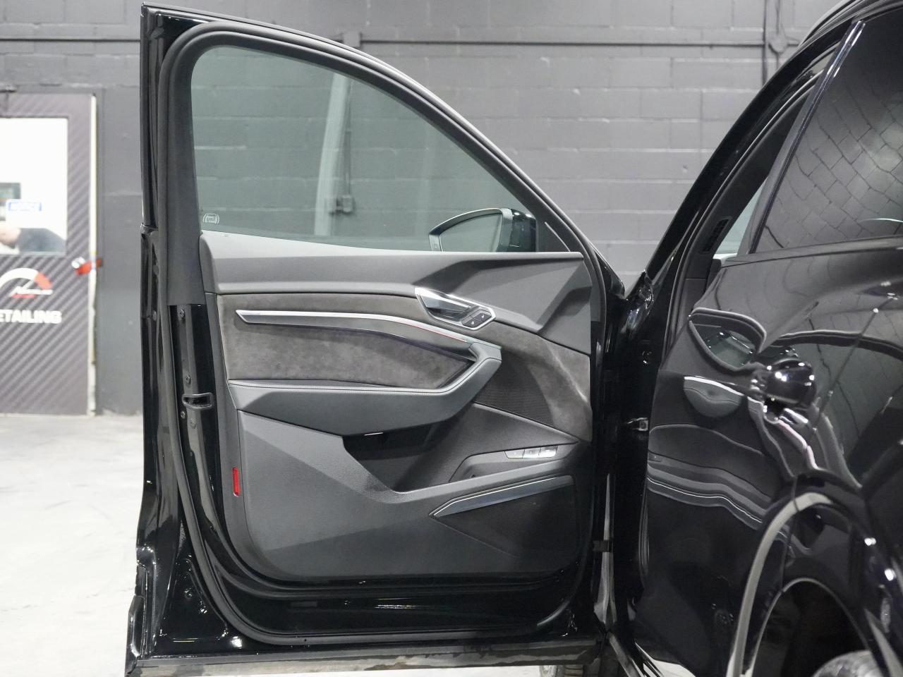 2022 Audi E-Tron Sportback Technik /PANO/HUD/22 IN RIM/360CAM/B&0/MASSAGE/NAV Photo