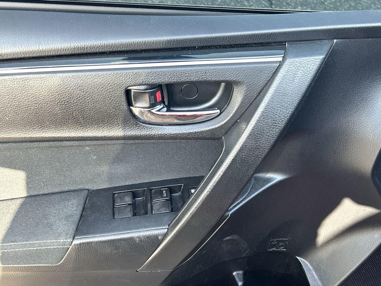 2018 Toyota Corolla 4-door Sedan LE CVTi-S Photo