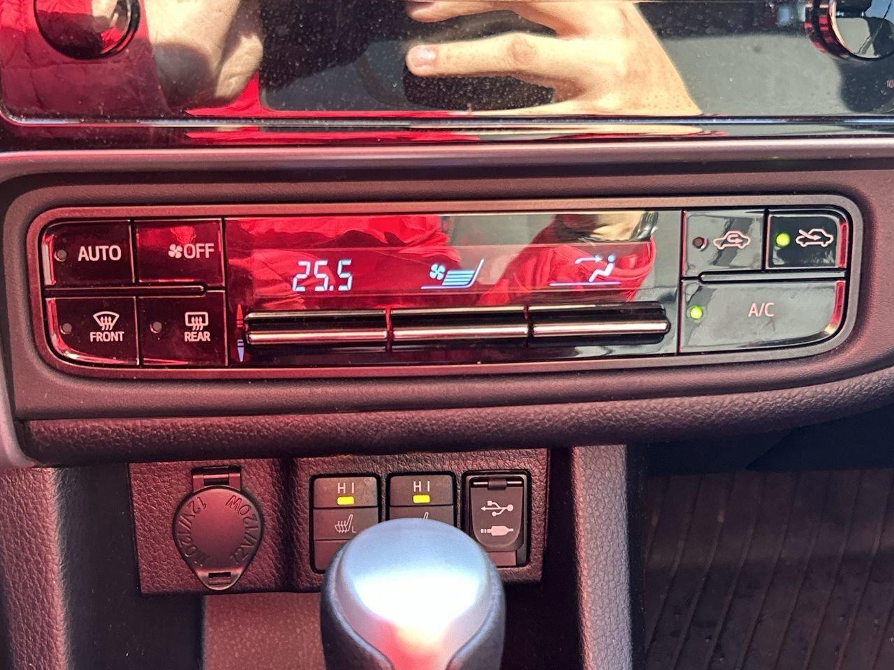 2018 Toyota Corolla 4-door Sedan LE CVTi-S Photo