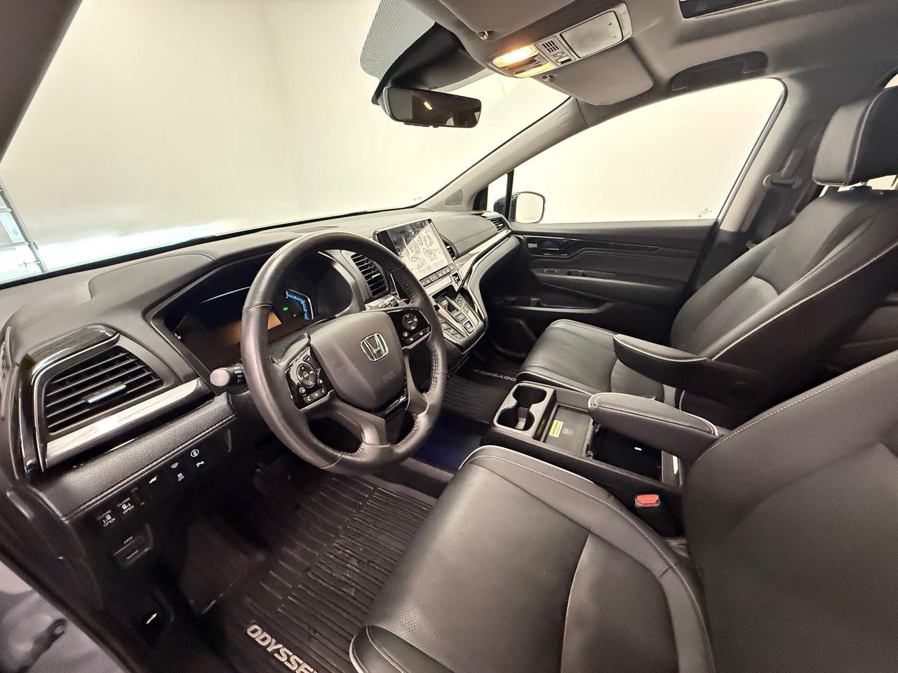 2024 Honda Odyssey Touring Photo4