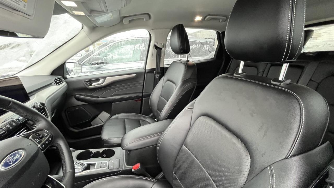 2022 Ford Escape SEL Photo