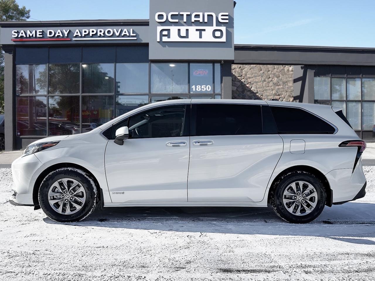 2021 Toyota Sienna XLE 8-Passenger FWD Photo