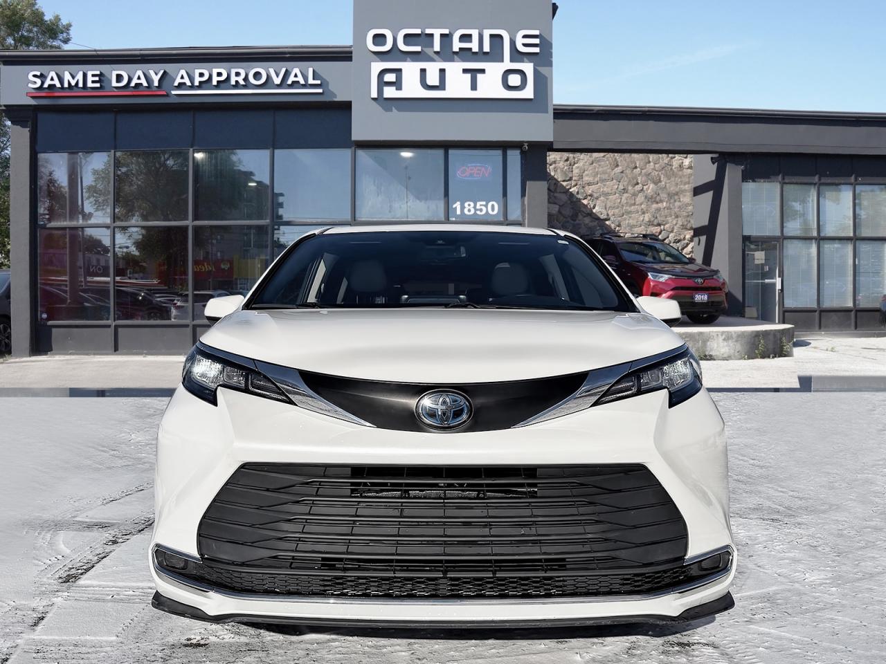 2021 Toyota Sienna XLE 8-Passenger FWD Photo