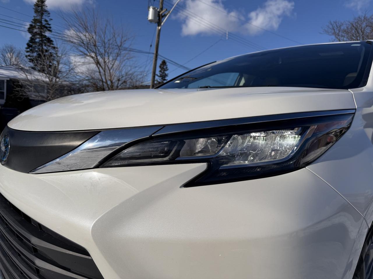 2021 Toyota Sienna XLE 8-Passenger FWD Photo