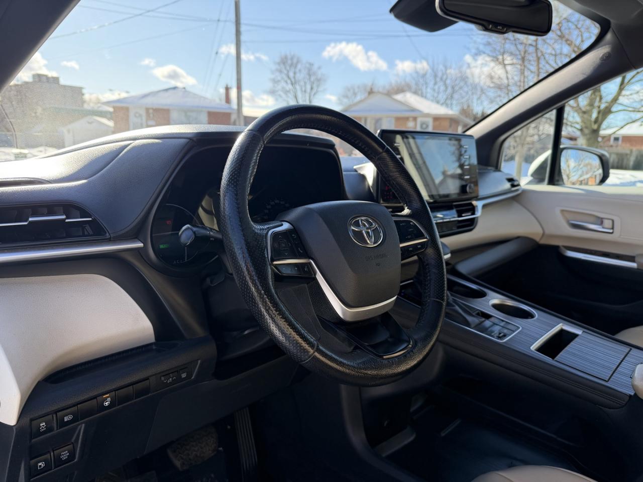 2021 Toyota Sienna XLE 8-Passenger FWD Photo