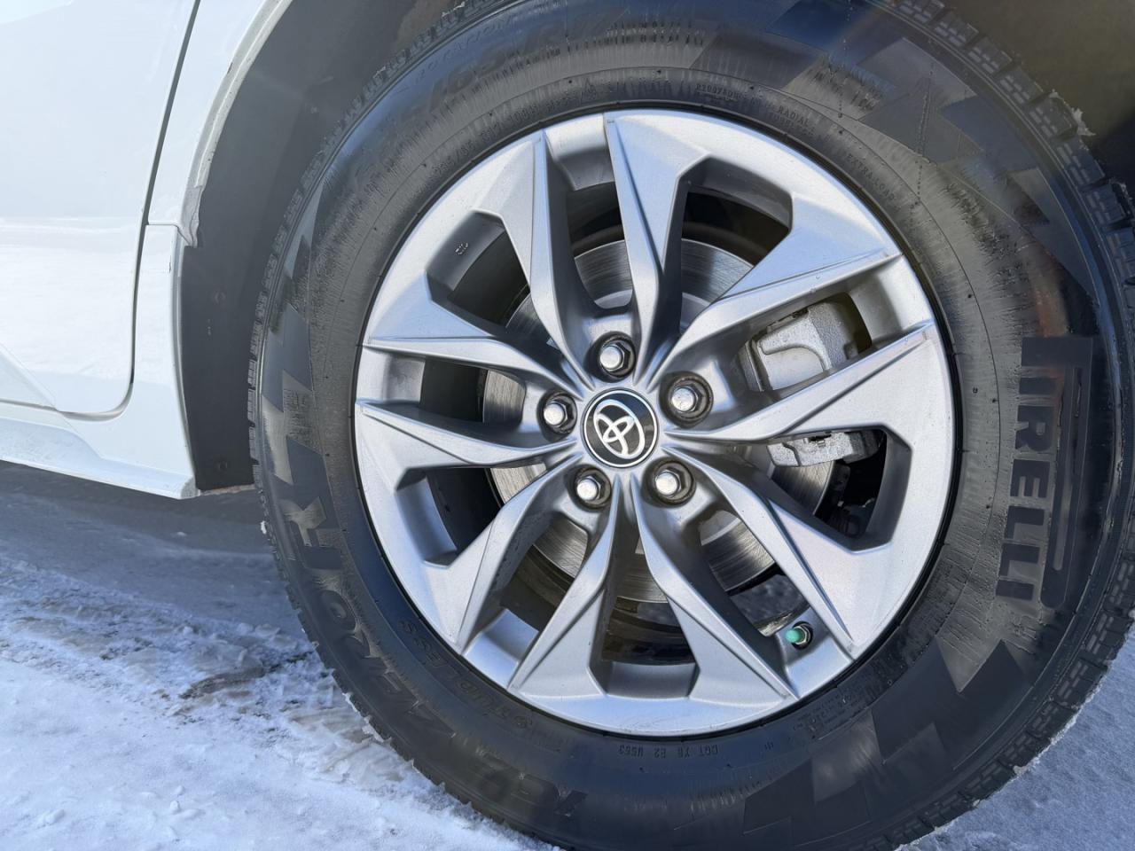 2021 Toyota Sienna XLE 8-Passenger FWD Photo