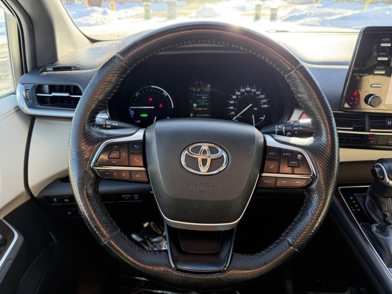 2021 Toyota Sienna XLE 8-Passenger FWD Photo