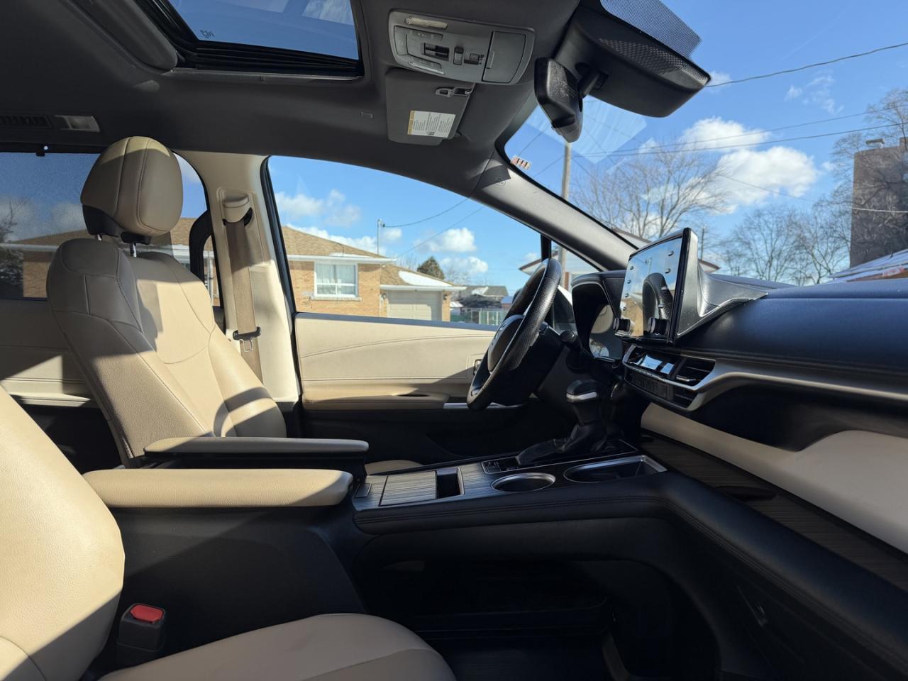 2021 Toyota Sienna XLE 8-Passenger FWD Photo