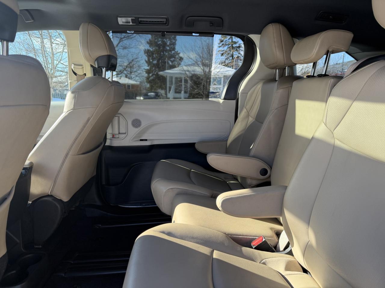 2021 Toyota Sienna XLE 8-Passenger FWD Photo
