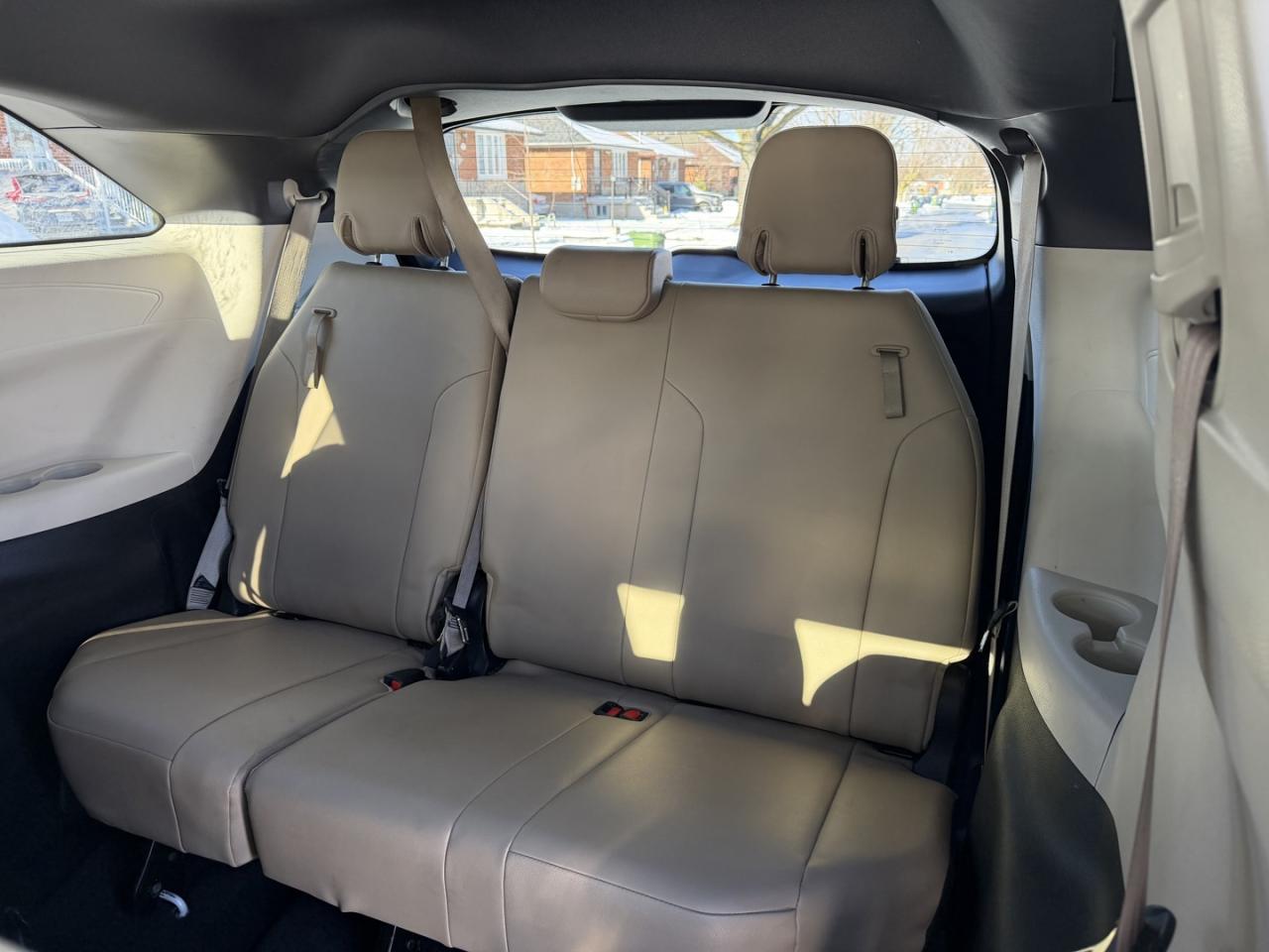 2021 Toyota Sienna XLE 8-Passenger FWD Photo