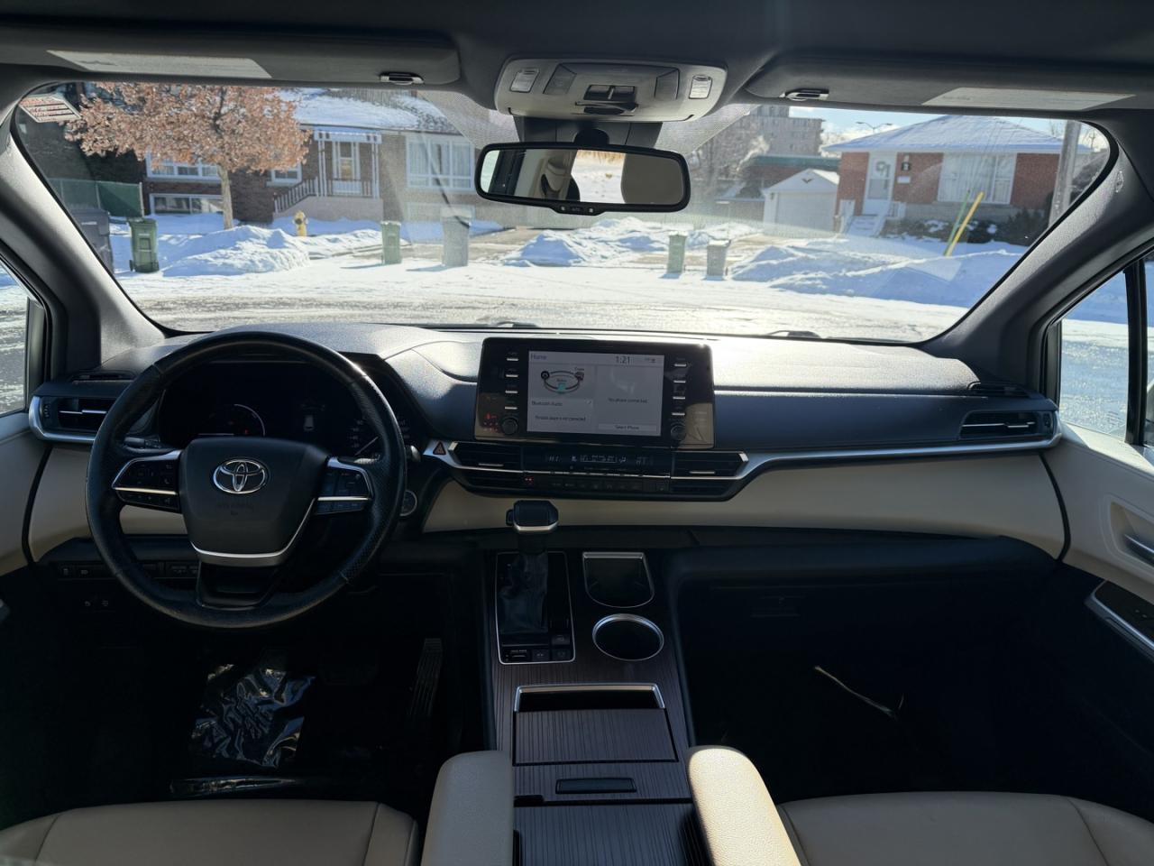 2021 Toyota Sienna XLE 8-Passenger FWD Photo