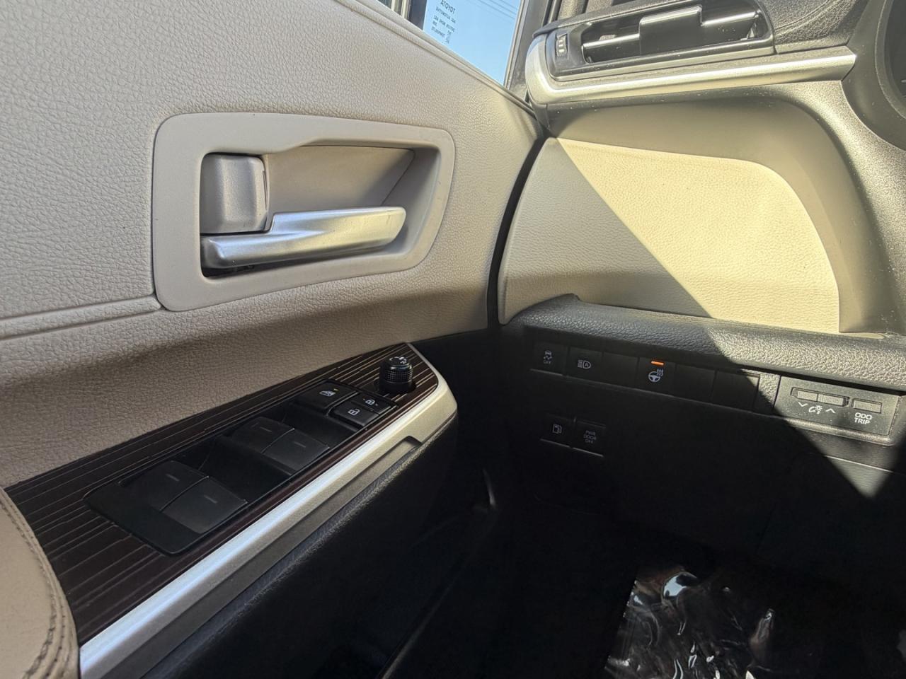 2021 Toyota Sienna XLE 8-Passenger FWD Photo