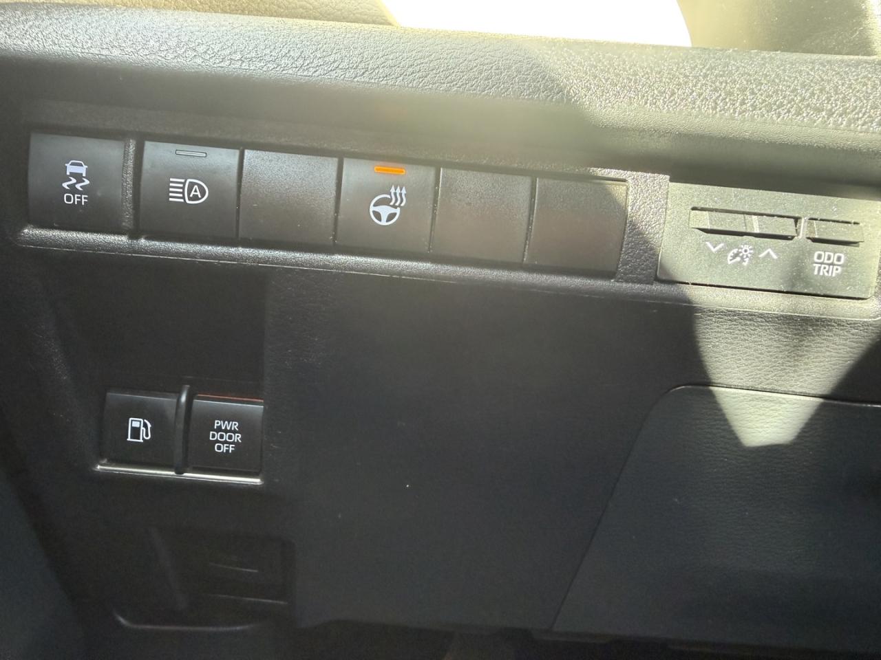 2021 Toyota Sienna XLE 8-Passenger FWD Photo